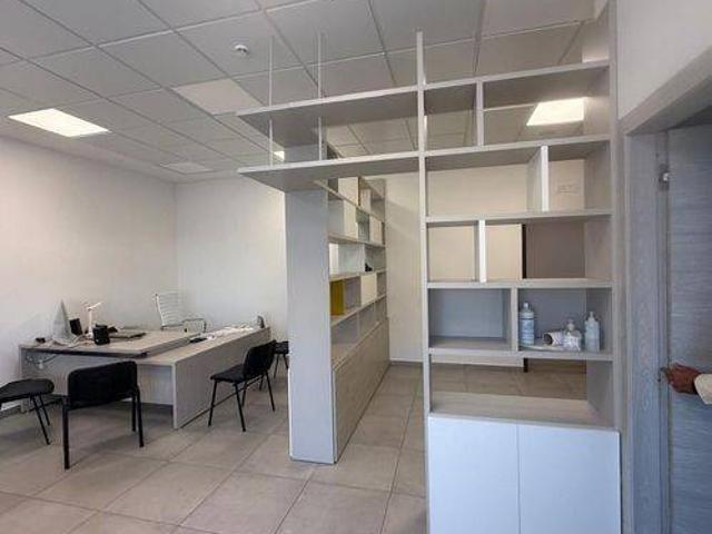 Locale Commerciale in affitto a Curti, Campania