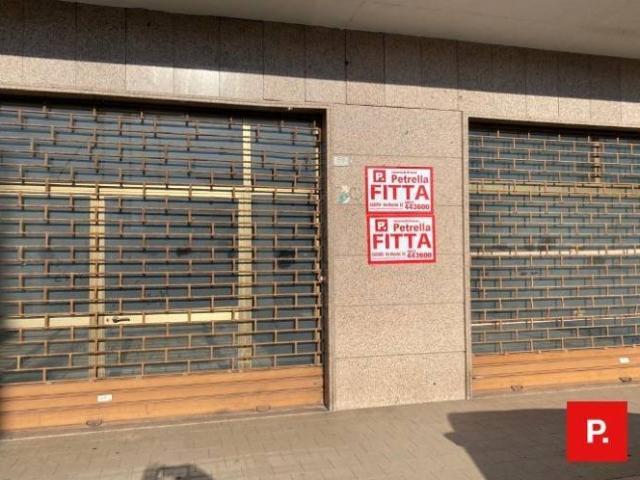 Locale Commerciale in affitto a Curti, Campania