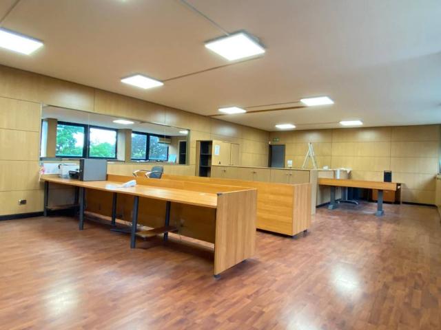 Locale Commerciale in affitto a Cusago, Lombardia