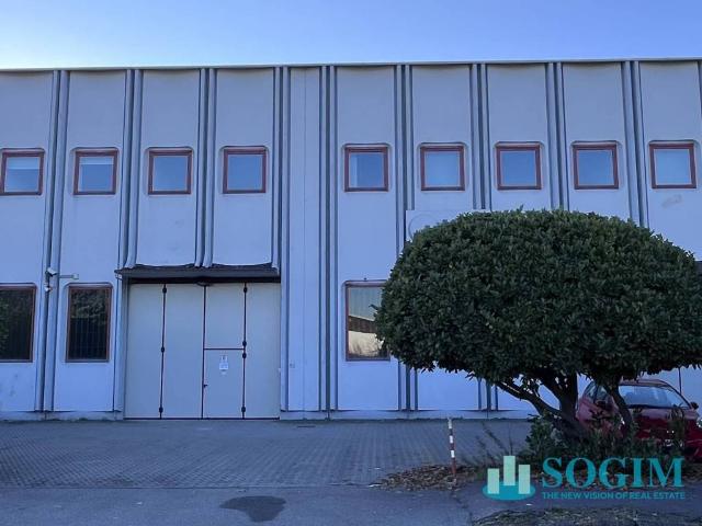 Locale Commerciale in affitto a Cusago, Lombardia