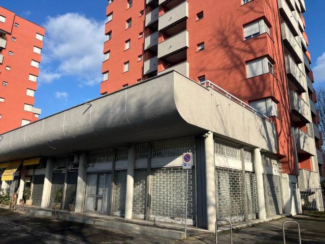 Locale Commerciale in affitto a Zona Omogenea Milano Nord, Cusano Milanino