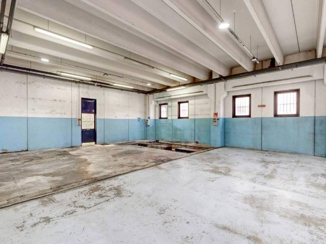 Locale Commerciale in affitto a Zona Omogenea Milano Nord, Cusano Milanino