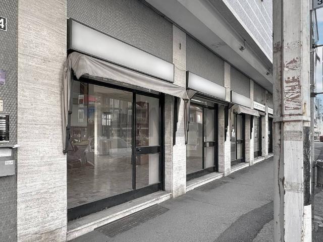 Locale Commerciale in affitto a Zona Omogenea Milano Nord, Cusano Milanino