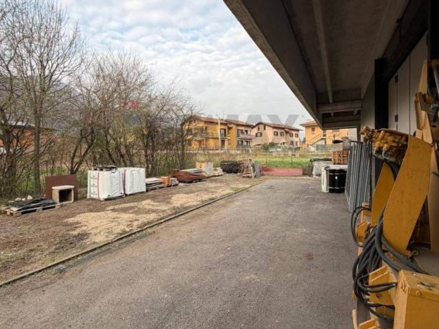 Locale Commerciale in affitto a Vergobbio, Cuveglio