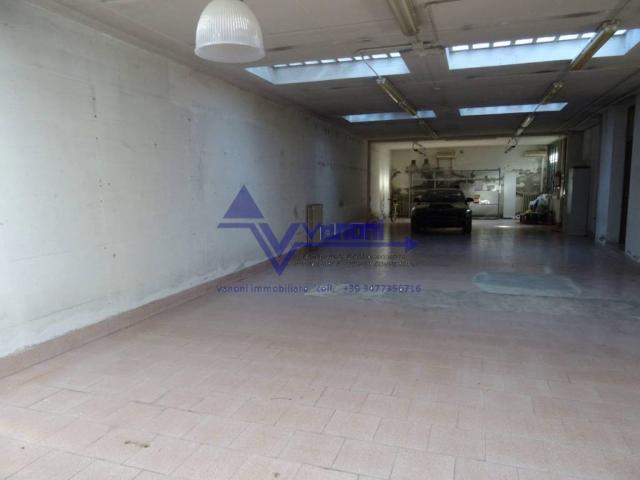 Locale Commerciale in affitto a Mariano al Brembo, Dalmine