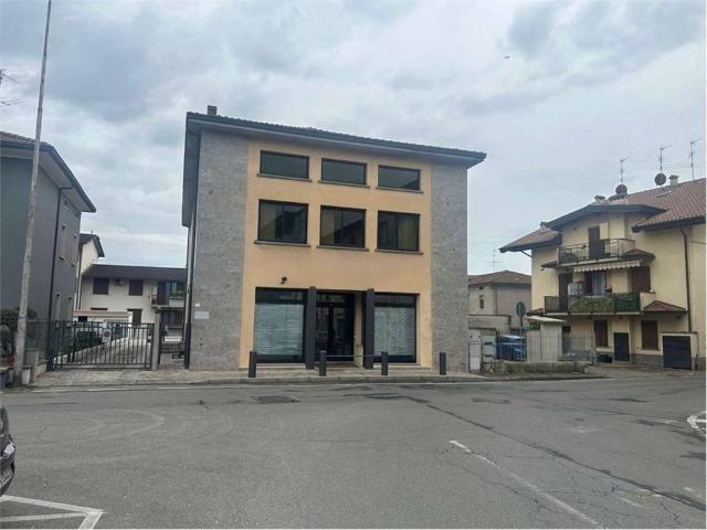 Locale Commerciale in affitto a Dalmine, Lombardia