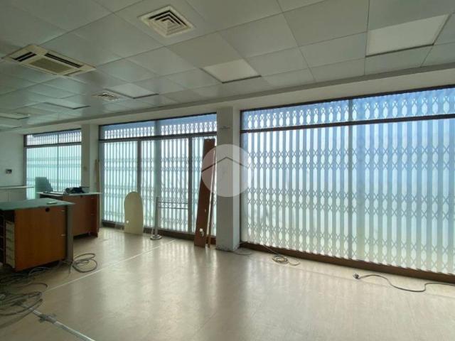 Locale Commerciale in affitto a Mariano al Brembo, Dalmine