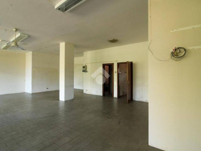 Locale Commerciale in affitto a Dalmine, Lombardia