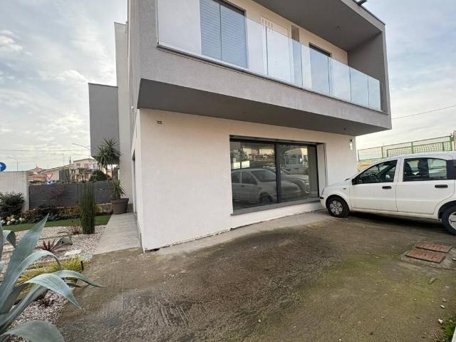 Locale Commerciale in affitto a Dalmine, Lombardia