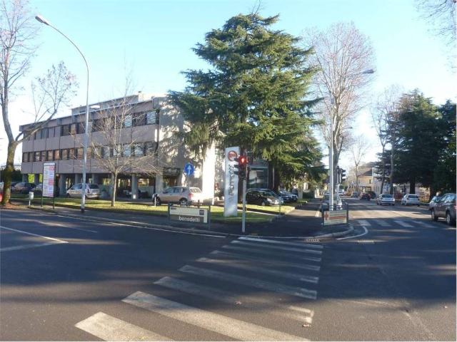 Locale Commerciale in affitto a Mariano al Brembo, Dalmine