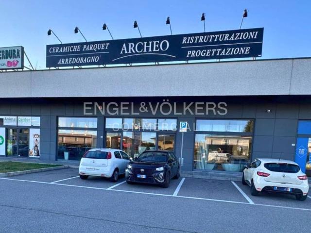 Locale Commerciale in affitto a Mariano al Brembo, Dalmine
