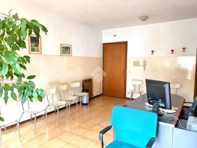 Locale Commerciale in affitto a Comunità montana della valle Camonica, Darfo