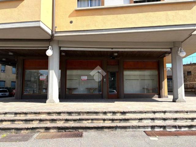 Locale Commerciale in affitto a Comunità montana della valle Camonica, Darfo