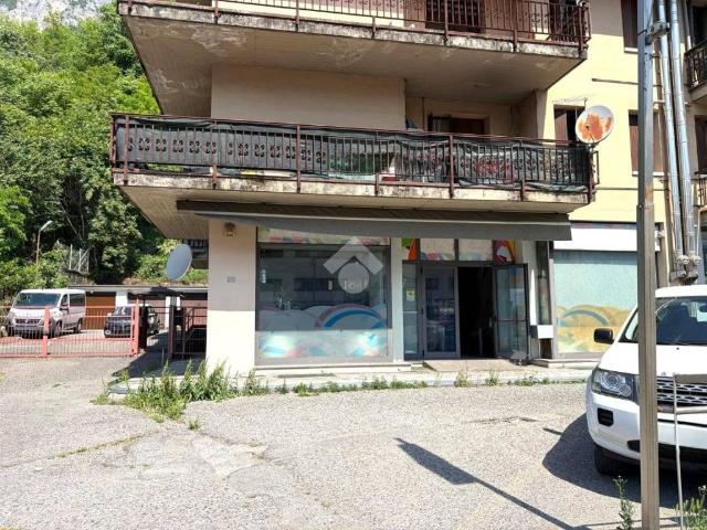 Locale Commerciale in affitto a Comunità montana della valle Camonica, Darfo