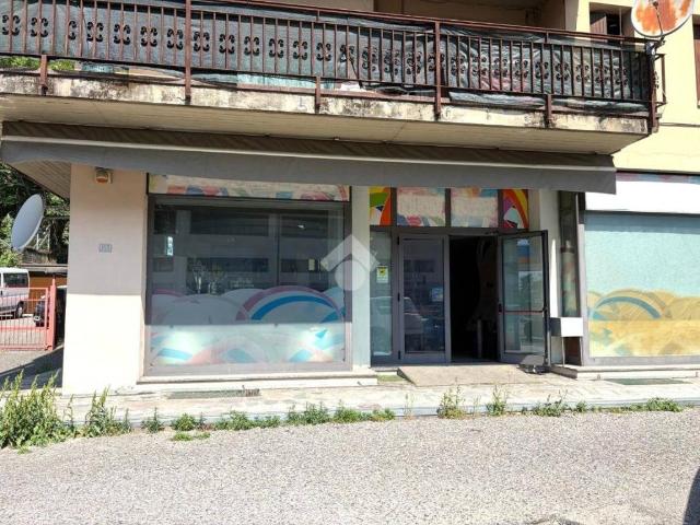 Locale Commerciale in affitto a Comunità montana della valle Camonica, Darfo