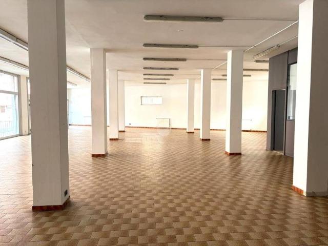 Locale Commerciale in affitto a Comunità montana della valle Camonica, Darfo