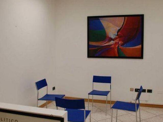 Locale Commerciale in affitto a Vicina, Desenzano Del Garda