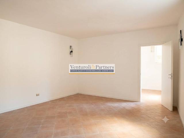 Locale Commerciale in affitto a Desenzano Del Garda, Lombardia