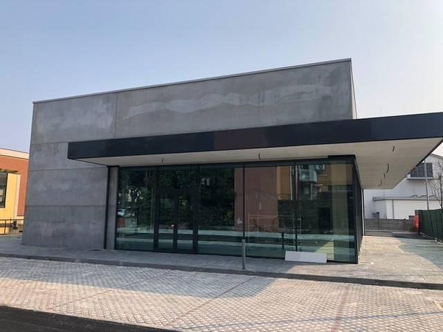 Locale Commerciale in affitto a Desenzano Del Garda, Lombardia