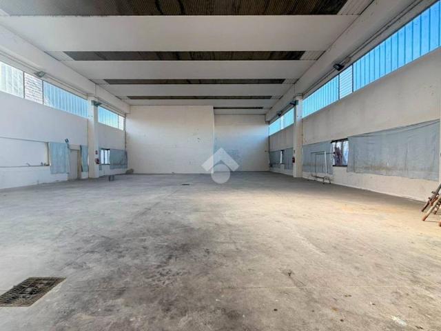 Locale Commerciale in affitto a Desenzano Del Garda, Lombardia