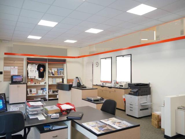 Locale Commerciale in affitto a Desenzano Del Garda, Lombardia