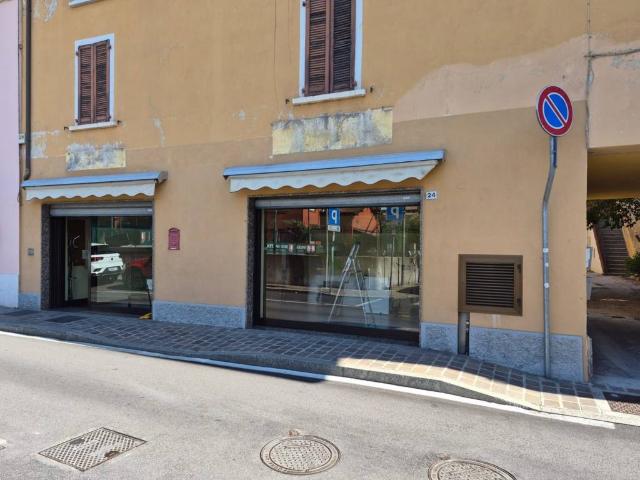 Locale Commerciale in affitto a Desenzano Del Garda, Lombardia