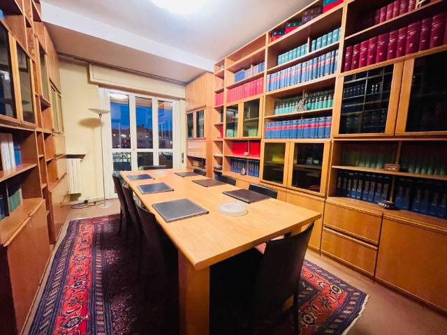 Locale Commerciale in affitto a Ex Gavazzi, Desio