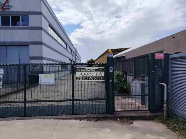 Locale Commerciale in affitto a Prati, Desio