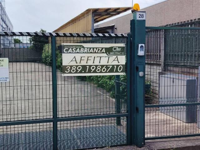 Locale Commerciale in affitto a Prati, Desio