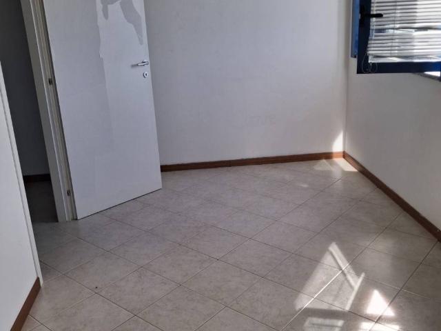 Locale Commerciale in affitto a Prati, Desio