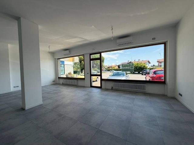 Locale Commerciale in affitto a Dignano, Friuli-Venezia Giulia