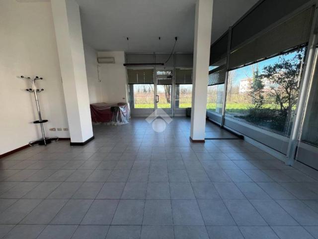 Locale Commerciale in affitto a Dolo, Veneto