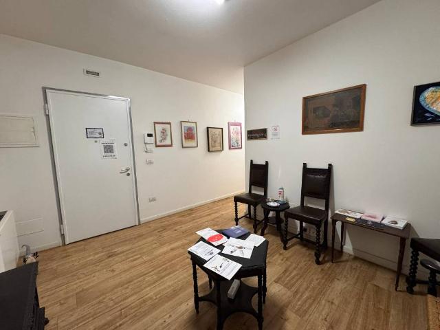 Locale Commerciale in affitto a Dolo, Veneto