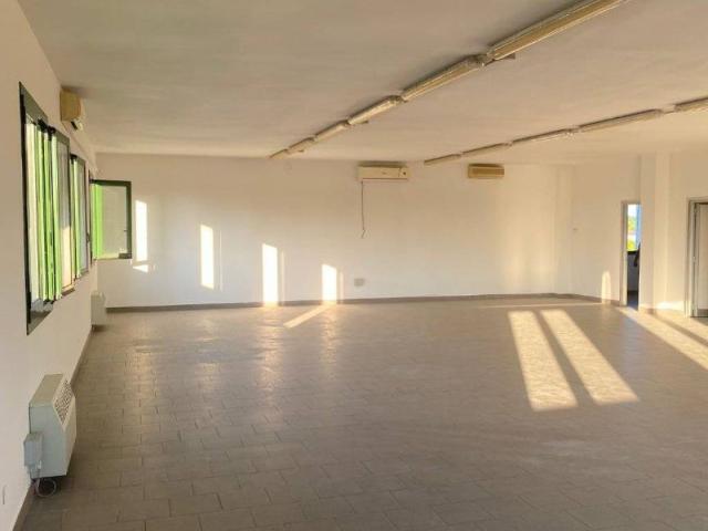 Locale Commerciale in affitto a Dolo, Veneto