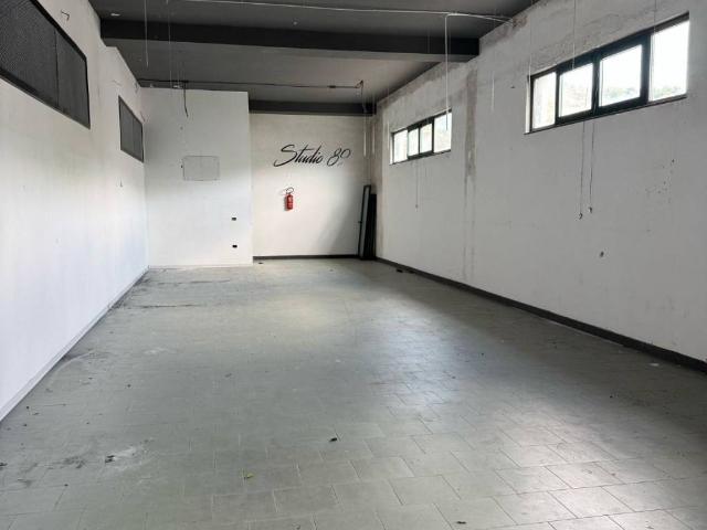 Locale Commerciale in affitto a Domicella, Campania