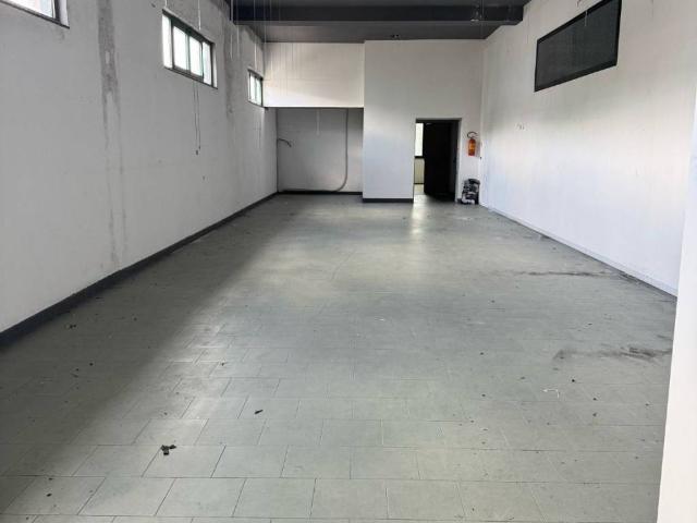 Locale Commerciale in affitto a Domicella, Campania