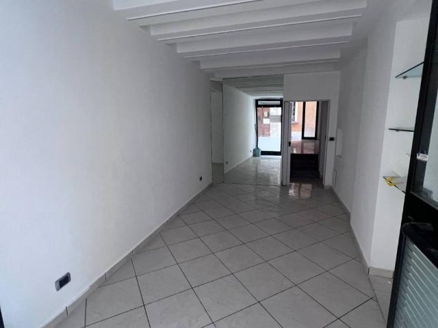 Locale Commerciale in affitto a Borgata Baceno, Piemonte