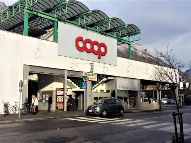Locale Commerciale in affitto a Piemonte, Verbano-cusio-ossola