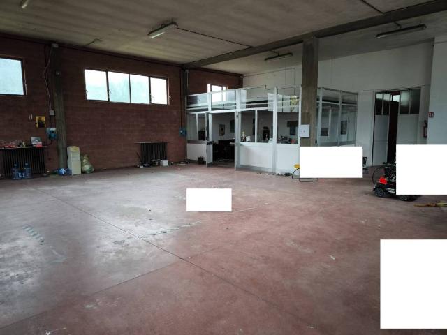 Locale Commerciale in affitto a Dormelletto, Novara