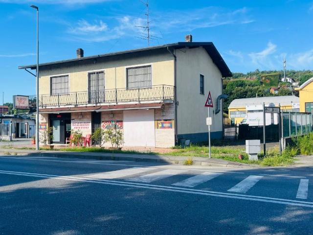 Locale Commerciale in affitto a Piemonte, Novara