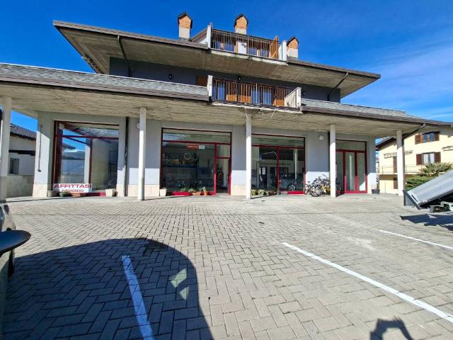 Locale Commerciale in affitto a Dubino, Lombardia