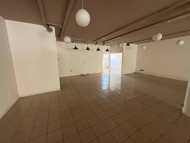Locale Commerciale in affitto a Passo di Riva, Dueville