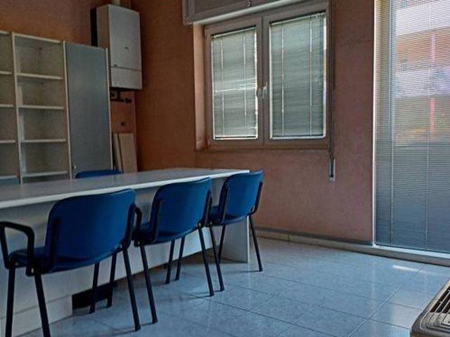 Locale Commerciale in affitto a Dueville, Veneto