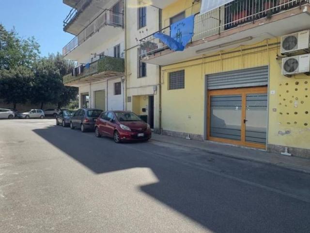 Locale Commerciale in affitto a Eboli, Campania