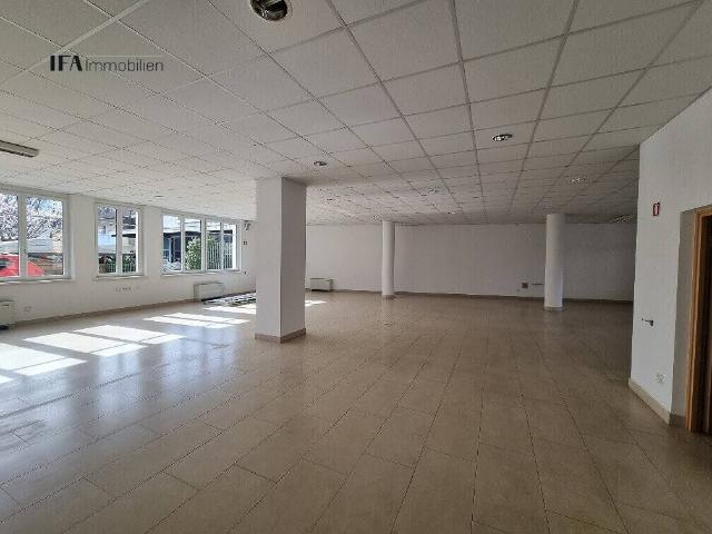 Locale Commerciale in affitto a Überetsch-Unterland - Oltradige-Bassa Atesina, Egna - Neumarkt