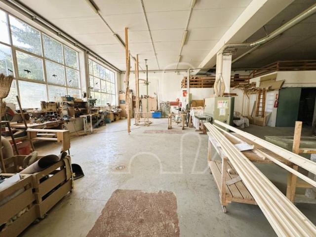 Locale Commerciale in affitto a Überetsch-Unterland - Oltradige-Bassa Atesina, Egna - Neumarkt