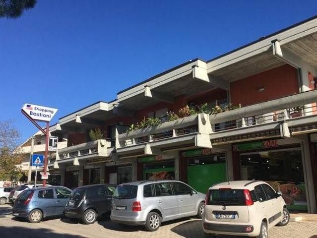 Locale Commerciale in affitto a Elice, Abruzzo