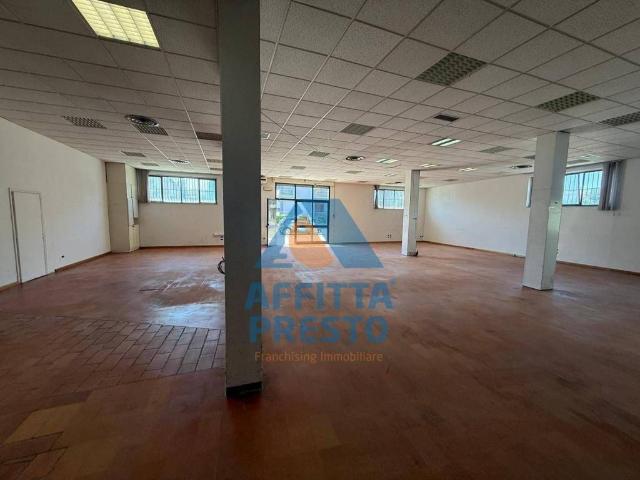 Locale Commerciale in affitto a Unione dei Comuni Circondario dell'Empolese Valdelsa, Empoli