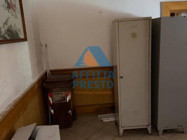 Locale Commerciale in affitto a Unione dei Comuni Circondario dell'Empolese Valdelsa, Empoli