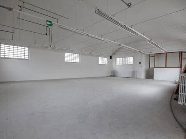 Locale Commerciale in affitto a Unione dei Comuni Circondario dell'Empolese Valdelsa, Empoli